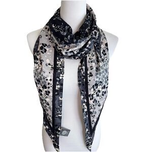 Vince Camuto Black Gray Animal Print Oblong Scarf 100% Polyester